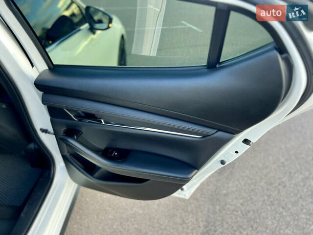 Белый Мазда 3, объемом двигателя 2.5 л и пробегом 81 тыс. км за 16200 $, фото 29 на Automoto.ua