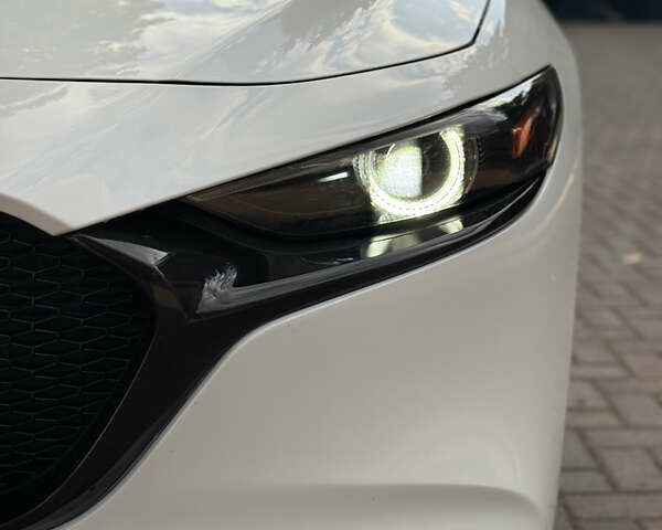 Білий Мазда 3, об'ємом двигуна 2.5 л та пробігом 116 тис. км за 17999 $, фото 8 на Automoto.ua