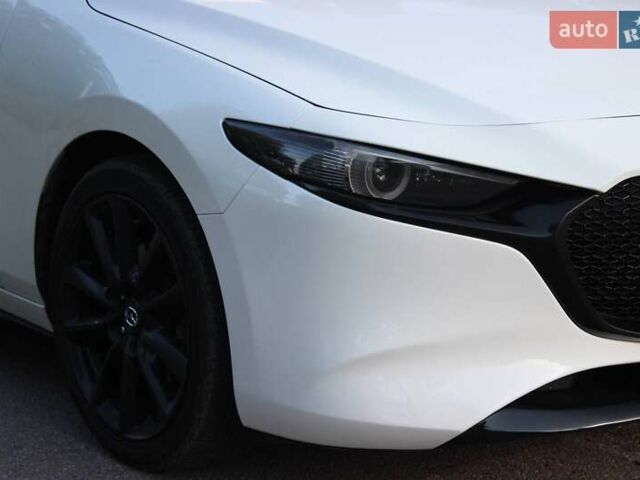 Белый Мазда 3, объемом двигателя 2.5 л и пробегом 110 тыс. км за 21000 $, фото 3 на Automoto.ua