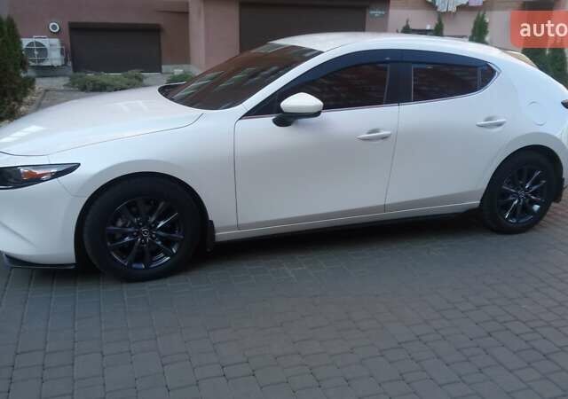 Білий Мазда 3, об'ємом двигуна 2.5 л та пробігом 40 тис. км за 19000 $, фото 3 на Automoto.ua