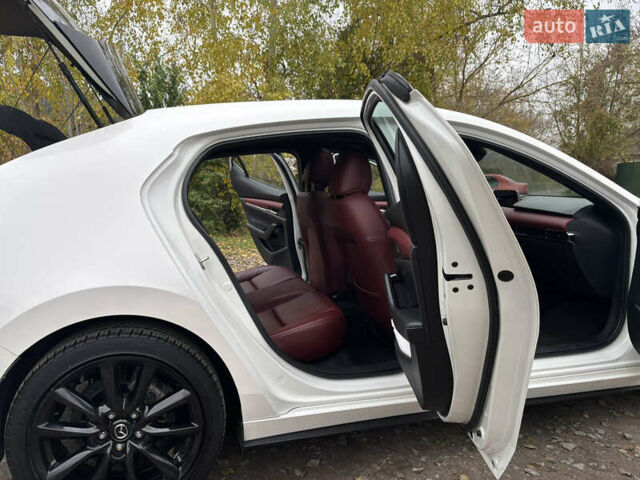 Білий Мазда 3, об'ємом двигуна 2.5 л та пробігом 97 тис. км за 18500 $, фото 14 на Automoto.ua