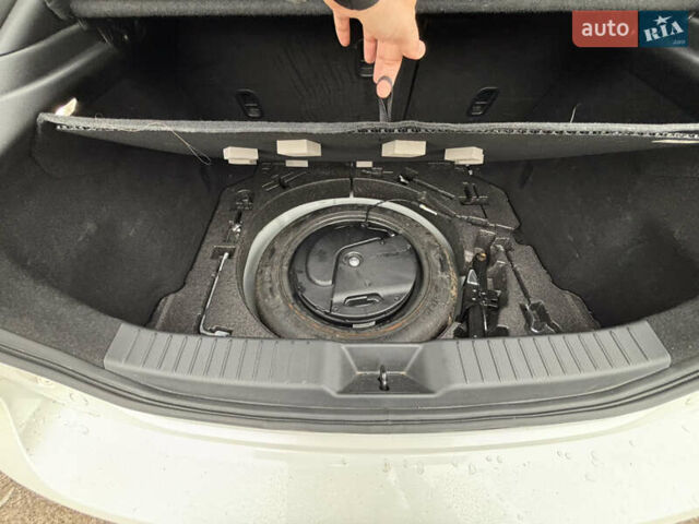 Білий Мазда 3, об'ємом двигуна 2.5 л та пробігом 97 тис. км за 18500 $, фото 15 на Automoto.ua