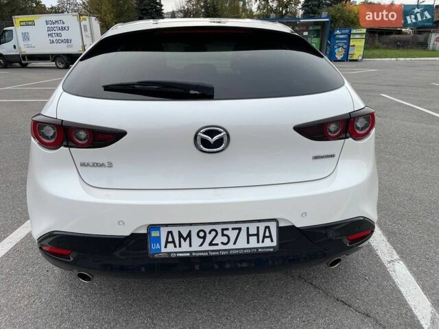 Білий Мазда 3, об'ємом двигуна 2 л та пробігом 30 тис. км за 19400 $, фото 2 на Automoto.ua