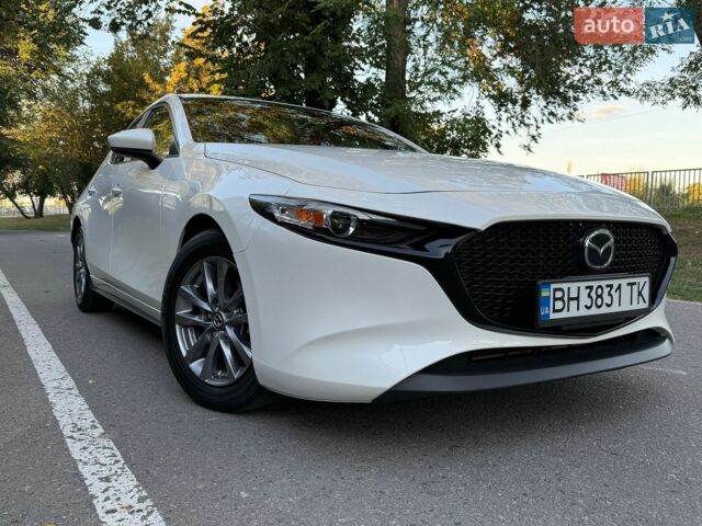 Белый Мазда 3, объемом двигателя 2.49 л и пробегом 40 тыс. км за 15900 $, фото 2 на Automoto.ua