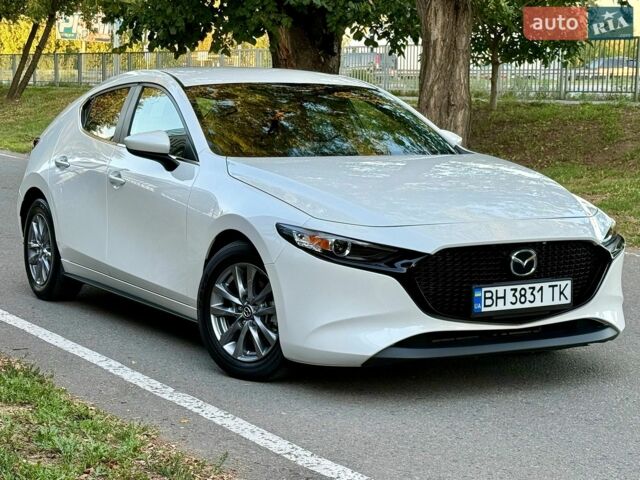 Белый Мазда 3, объемом двигателя 2.49 л и пробегом 40 тыс. км за 15900 $, фото 1 на Automoto.ua
