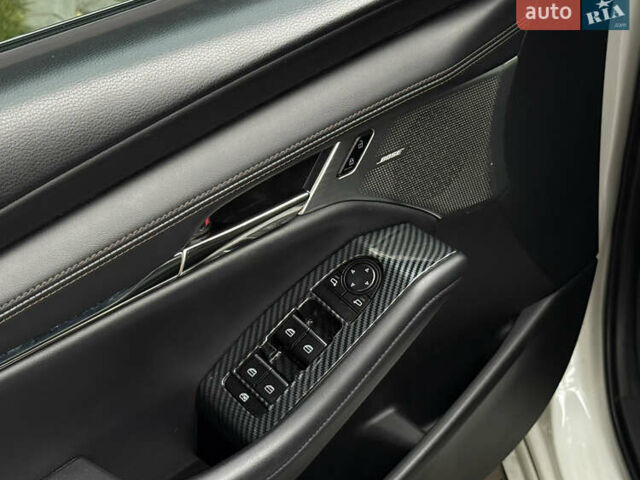 Білий Мазда 3, об'ємом двигуна 2.49 л та пробігом 42 тис. км за 24000 $, фото 4 на Automoto.ua