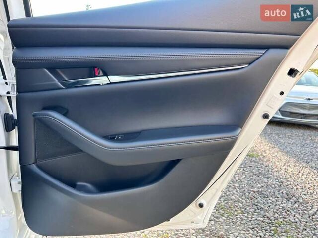 Білий Мазда 3, об'ємом двигуна 2.5 л та пробігом 2 тис. км за 19999 $, фото 30 на Automoto.ua