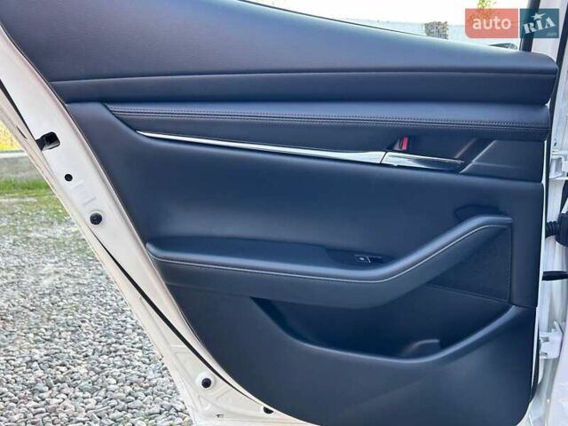 Білий Мазда 3, об'ємом двигуна 2.5 л та пробігом 2 тис. км за 19999 $, фото 27 на Automoto.ua