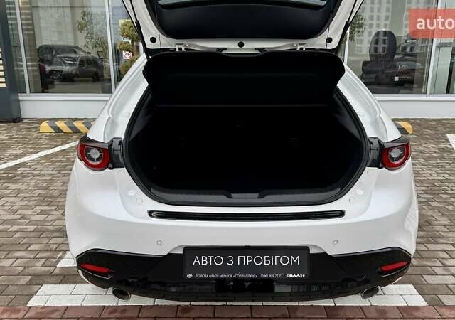 Белый Мазда 3, объемом двигателя 2.5 л и пробегом 5 тыс. км за 25500 $, фото 12 на Automoto.ua