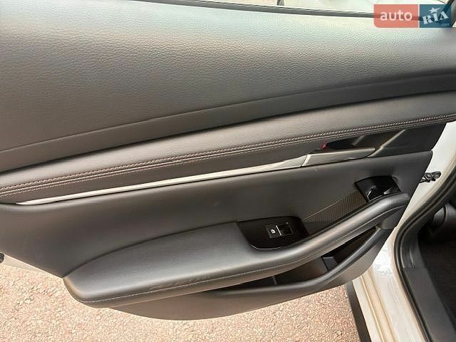 Білий Мазда 3, об'ємом двигуна 2.5 л та пробігом 23 тис. км за 18888 $, фото 12 на Automoto.ua