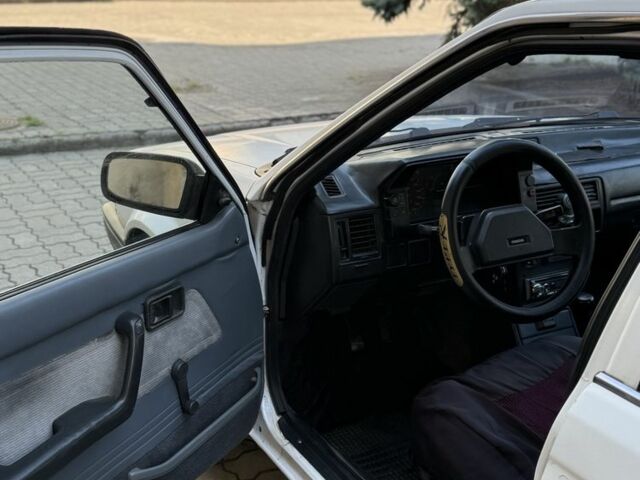 Білий Мазда 3, об'ємом двигуна 1.3 л та пробігом 281 тис. км за 851 $, фото 5 на Automoto.ua