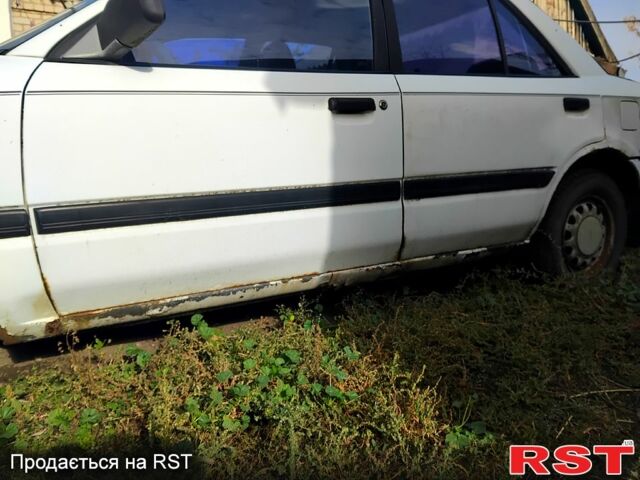 Белый Мазда 3, объемом двигателя 1.7 л и пробегом 300 тыс. км за 600 $, фото 3 на Automoto.ua