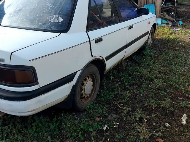 Белый Мазда 3, объемом двигателя 1.7 л и пробегом 300 тыс. км за 600 $, фото 4 на Automoto.ua