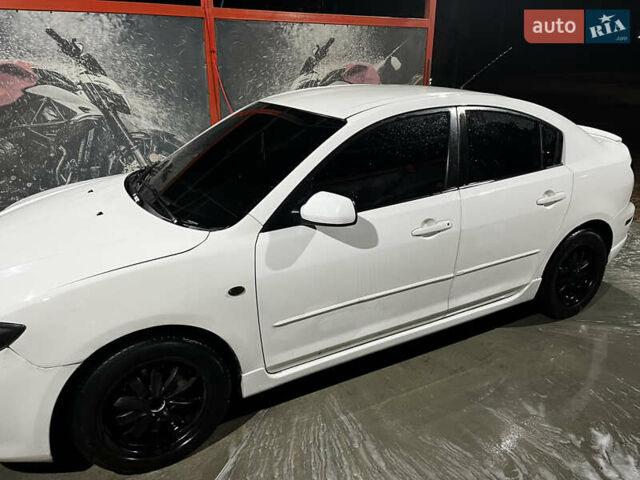 Белый Мазда 3, объемом двигателя 2 л и пробегом 295 тыс. км за 4500 $, фото 6 на Automoto.ua