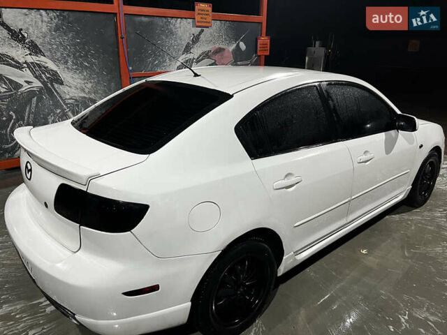 Белый Мазда 3, объемом двигателя 2 л и пробегом 295 тыс. км за 4500 $, фото 2 на Automoto.ua