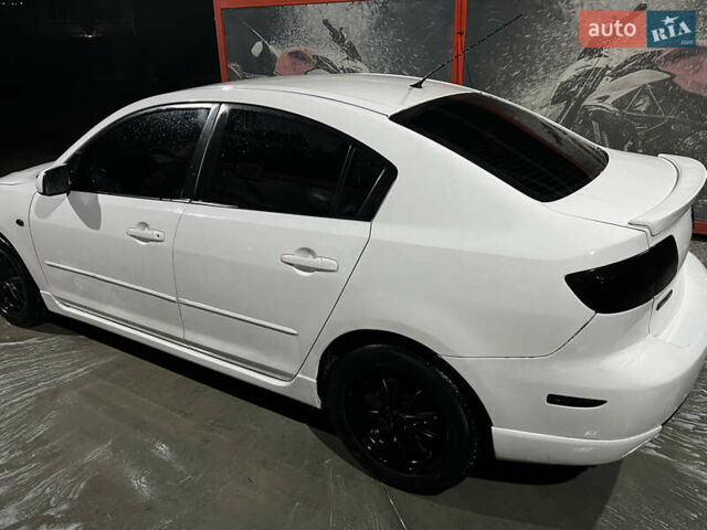 Белый Мазда 3, объемом двигателя 2 л и пробегом 295 тыс. км за 4500 $, фото 3 на Automoto.ua