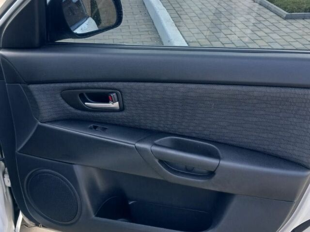 Белый Мазда 3, объемом двигателя 1.6 л и пробегом 167 тыс. км за 6500 $, фото 7 на Automoto.ua