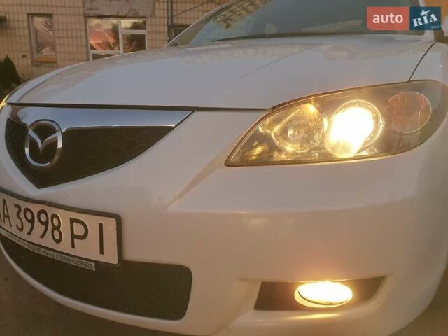Білий Мазда 3, об'ємом двигуна 1.6 л та пробігом 120 тис. км за 5700 $, фото 4 на Automoto.ua