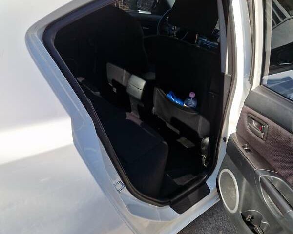Білий Мазда 3, об'ємом двигуна 1.6 л та пробігом 204 тис. км за 6000 $, фото 6 на Automoto.ua