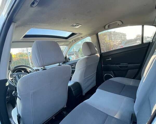 Білий Мазда 3, об'ємом двигуна 1.6 л та пробігом 190 тис. км за 6100 $, фото 10 на Automoto.ua