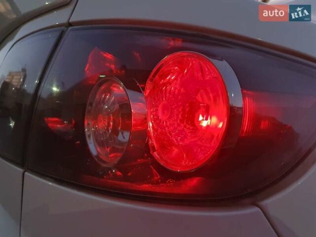 Білий Мазда 3, об'ємом двигуна 1.6 л та пробігом 120 тис. км за 5700 $, фото 9 на Automoto.ua