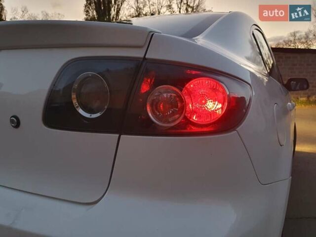 Білий Мазда 3, об'ємом двигуна 1.6 л та пробігом 120 тис. км за 5700 $, фото 5 на Automoto.ua