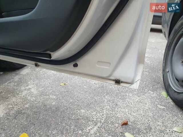 Белый Мазда 3, объемом двигателя 1.6 л и пробегом 120 тыс. км за 5999 $, фото 25 на Automoto.ua