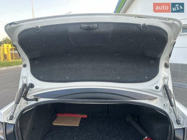 Белый Мазда 3, объемом двигателя 1.6 л и пробегом 165 тыс. км за 7500 $, фото 36 на Automoto.ua