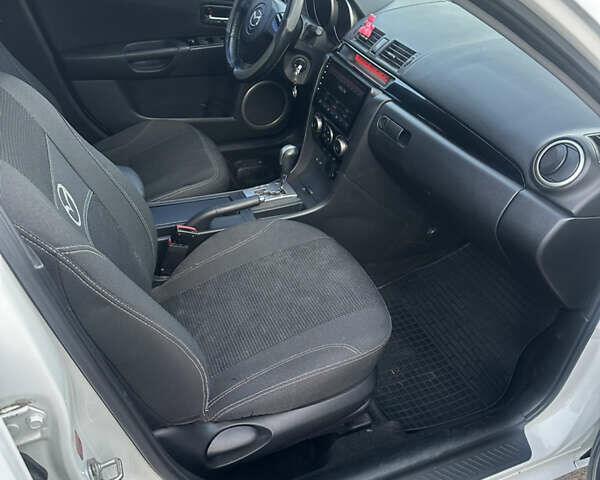 Белый Мазда 3, объемом двигателя 1.6 л и пробегом 165 тыс. км за 7500 $, фото 39 на Automoto.ua