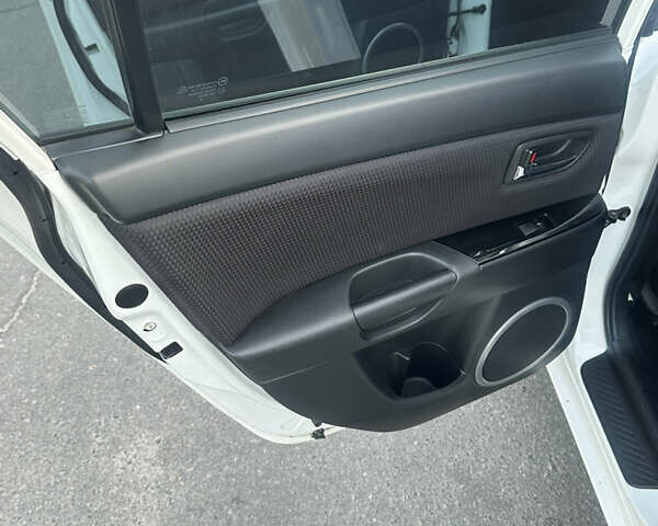 Белый Мазда 3, объемом двигателя 1.6 л и пробегом 165 тыс. км за 7500 $, фото 32 на Automoto.ua