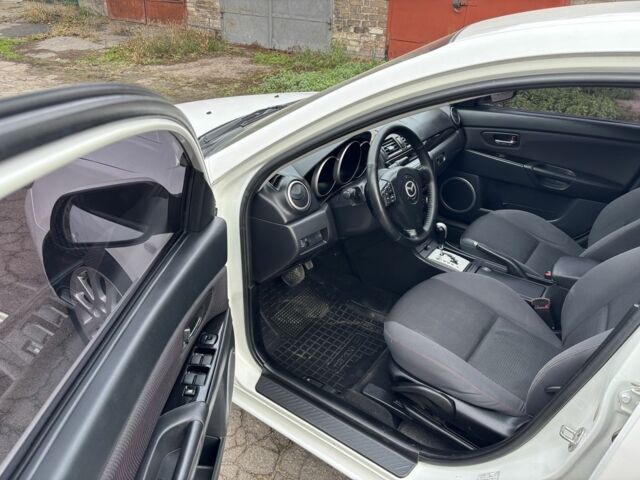 Білий Мазда 3, об'ємом двигуна 1.6 л та пробігом 156 тис. км за 6000 $, фото 9 на Automoto.ua