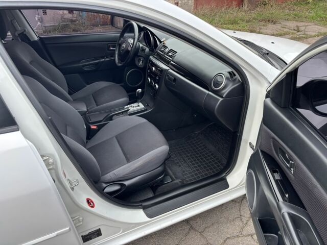 Білий Мазда 3, об'ємом двигуна 1.6 л та пробігом 156 тис. км за 6000 $, фото 15 на Automoto.ua