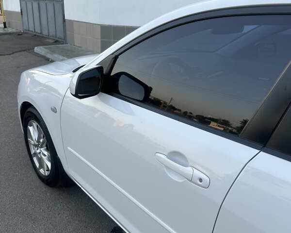 Белый Мазда 3, объемом двигателя 1.6 л и пробегом 165 тыс. км за 7500 $, фото 9 на Automoto.ua