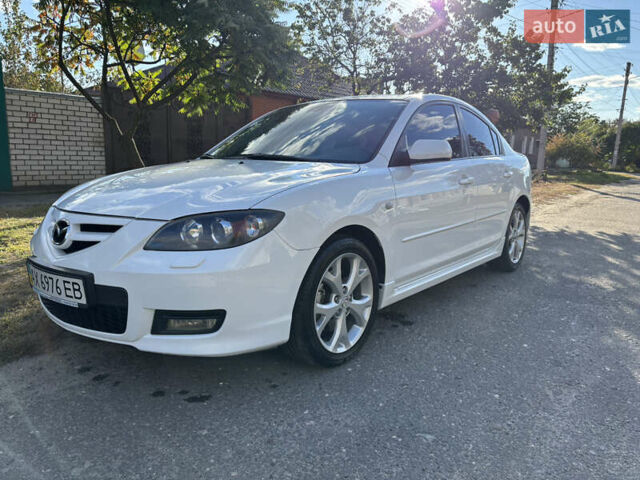 Белый Мазда 3, объемом двигателя 2 л и пробегом 180 тыс. км за 6200 $, фото 1 на Automoto.ua