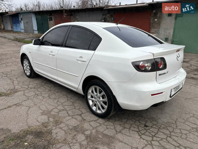 Білий Мазда 3, об'ємом двигуна 1.6 л та пробігом 156 тис. км за 6000 $, фото 4 на Automoto.ua