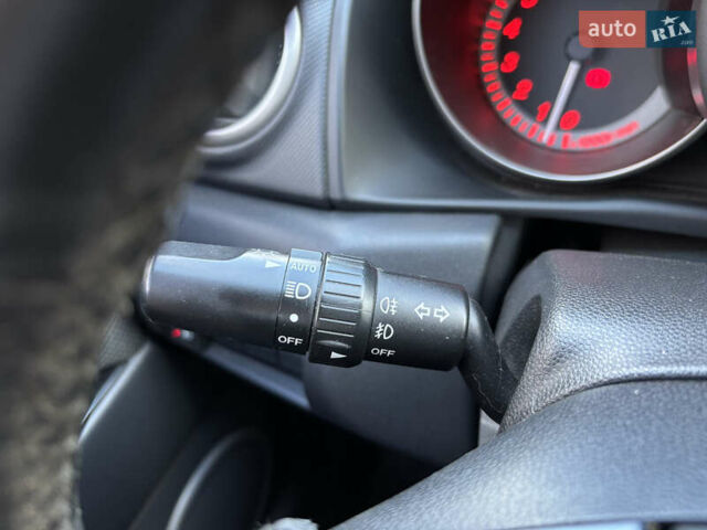 Белый Мазда 3, объемом двигателя 2 л и пробегом 180 тыс. км за 6200 $, фото 13 на Automoto.ua