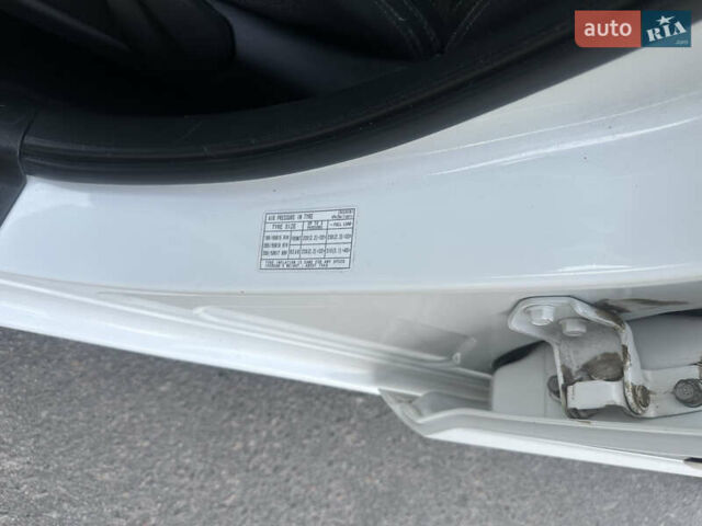 Белый Мазда 3, объемом двигателя 1.6 л и пробегом 165 тыс. км за 7500 $, фото 25 на Automoto.ua