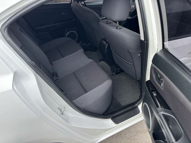 Білий Мазда 3, об'ємом двигуна 1.6 л та пробігом 156 тис. км за 6000 $, фото 14 на Automoto.ua