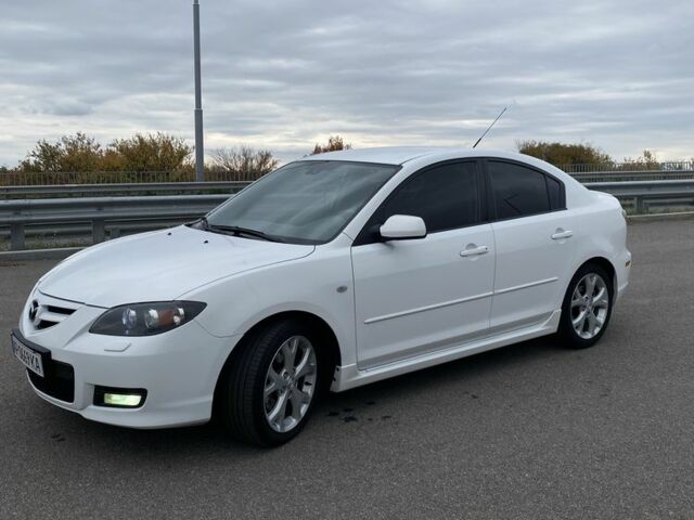 Белый Мазда 3, объемом двигателя 2 л и пробегом 182 тыс. км за 7100 $, фото 1 на Automoto.ua