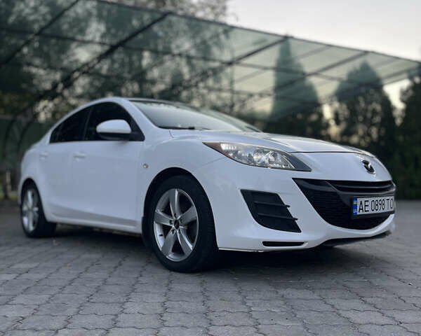 Белый Мазда 3, объемом двигателя 2 л и пробегом 194 тыс. км за 7500 $, фото 2 на Automoto.ua