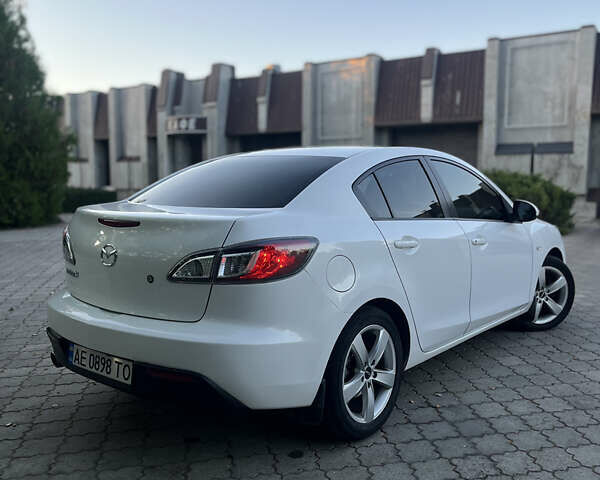 Белый Мазда 3, объемом двигателя 2 л и пробегом 194 тыс. км за 7500 $, фото 6 на Automoto.ua