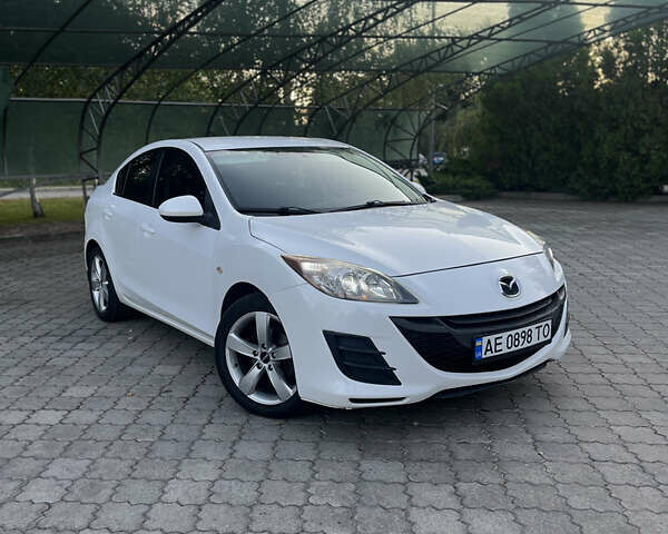 Белый Мазда 3, объемом двигателя 2 л и пробегом 194 тыс. км за 7500 $, фото 5 на Automoto.ua