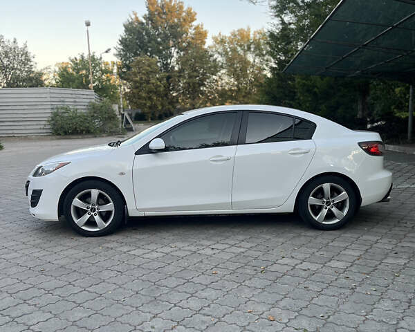 Белый Мазда 3, объемом двигателя 2 л и пробегом 194 тыс. км за 7500 $, фото 7 на Automoto.ua