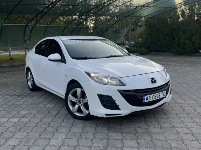 Белый Мазда 3, объемом двигателя 2 л и пробегом 190 тыс. км за 7700 $, фото 3 на Automoto.ua