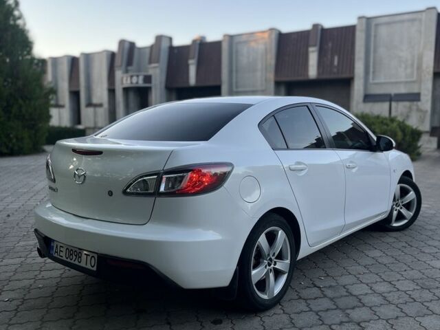 Белый Мазда 3, объемом двигателя 2 л и пробегом 190 тыс. км за 7700 $, фото 2 на Automoto.ua
