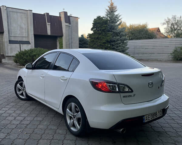 Белый Мазда 3, объемом двигателя 2 л и пробегом 194 тыс. км за 7500 $, фото 4 на Automoto.ua