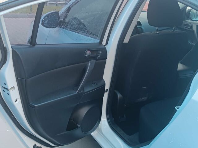Белый Мазда 3, объемом двигателя 2 л и пробегом 137 тыс. км за 6499 $, фото 11 на Automoto.ua