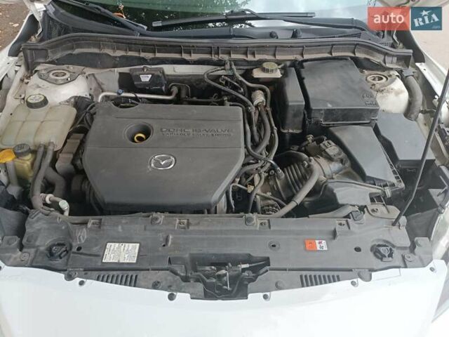 Белый Мазда 3, объемом двигателя 2 л и пробегом 137 тыс. км за 6500 $, фото 4 на Automoto.ua