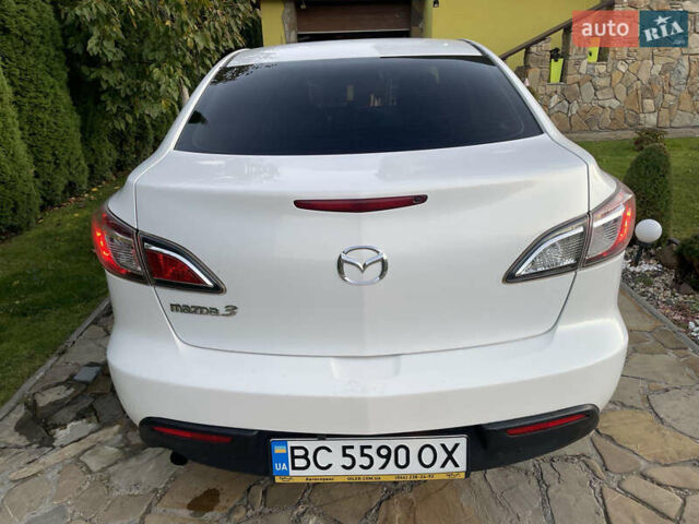 Мазда 3 2010 в Самборе на Automoto.ua Белый Мазда 3, объемом двигателя 1.6 л и пробегом 132 тыс. км за 7200 $, фото 4 на Automoto.ua