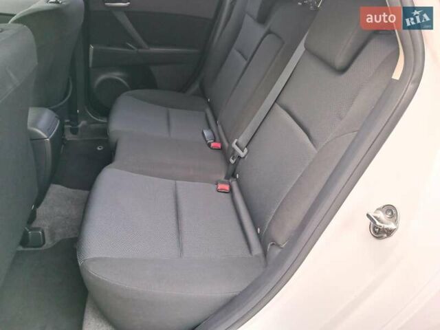 Білий Мазда 3, об'ємом двигуна 1.6 л та пробігом 130 тис. км за 7790 $, фото 12 на Automoto.ua